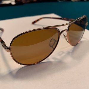 Oakley Rose Gold Polarized Woman's Aviator